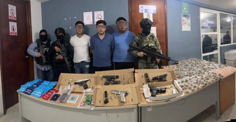 Captura FGE a integrantes de grupo criminal con armas de fuego y droga en Benito Juárez