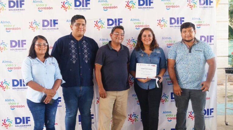 Entrega DIF Solidaridad lentes graduados a familias con necesidad
