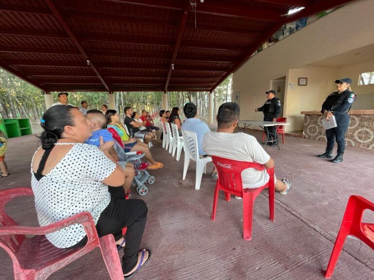 Comités vecinales colaboran con la policía para reforzar la vigilancia