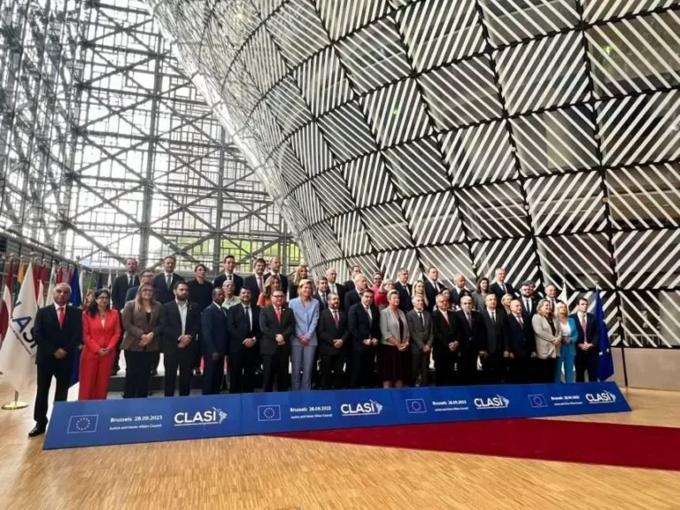 Sin EU, Europa y 14 países latinoamericanos van contra el narcotráfico y cárteles de la droga