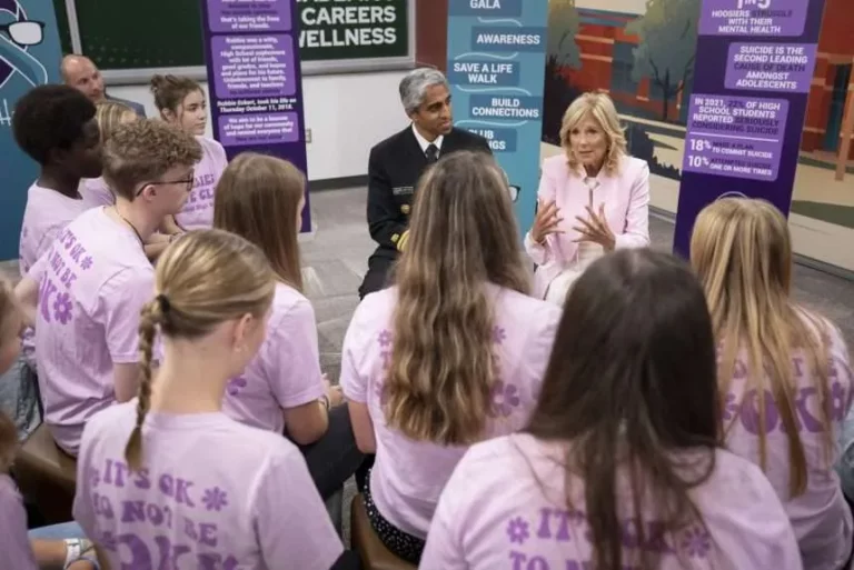 Primera dama de EU dio positivo a Covid