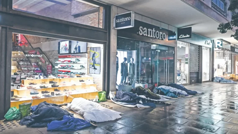 Asociaciones reportan 895 mil personas sin hogar en Europa