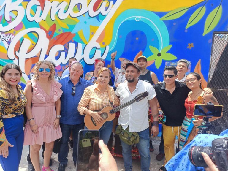 Lili Campos inauguró el mural de “La Bamba por Playa”