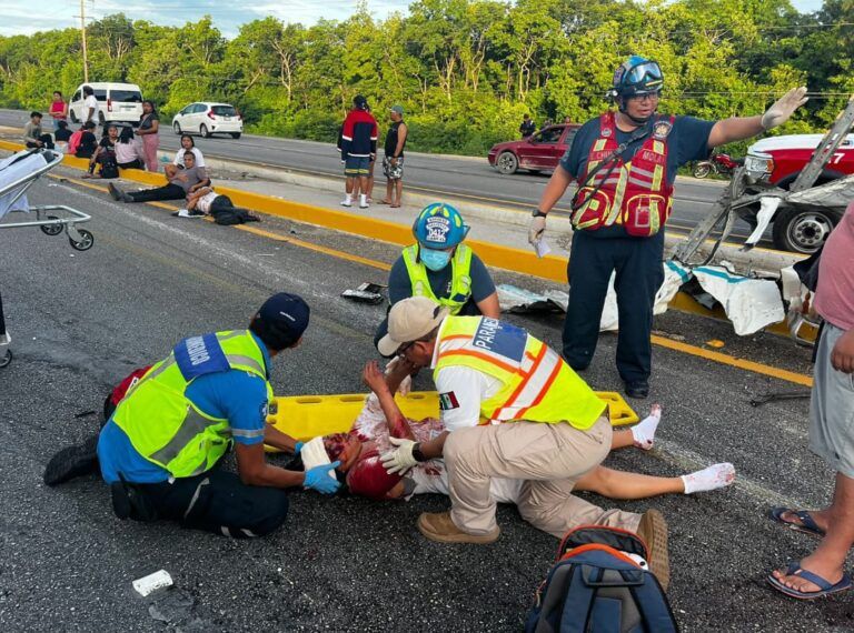 Accidente deja 3 muertos y 12 lesionados en la vía Playa-Tulum