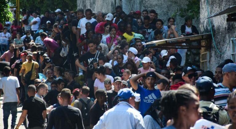 Calculan hasta 100 mil migrantes atrapados en Chiapas