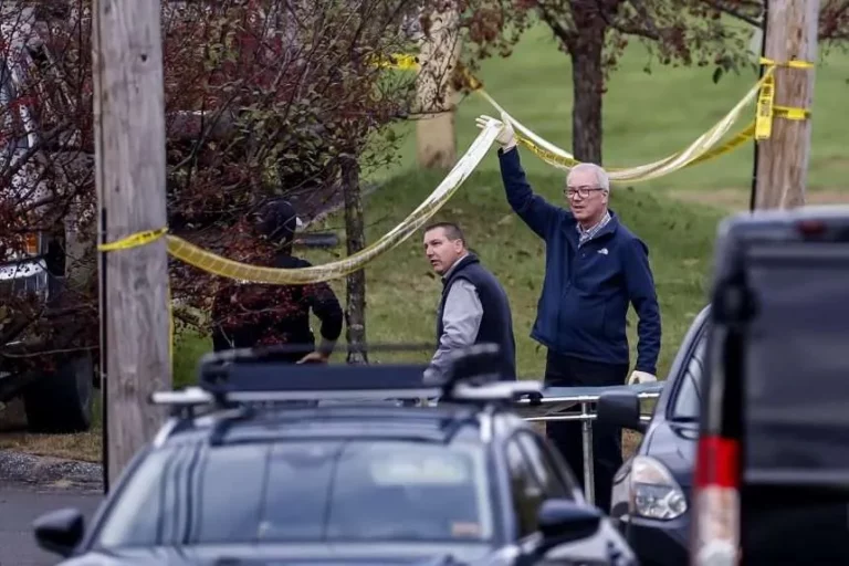 Biden ordena ondear la bandera de EE.UU a media asta por las 18 víctimas del tiroteo en Maine