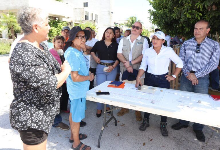 Blanca Merari dialoga con habitantes de Villas Morelos 2