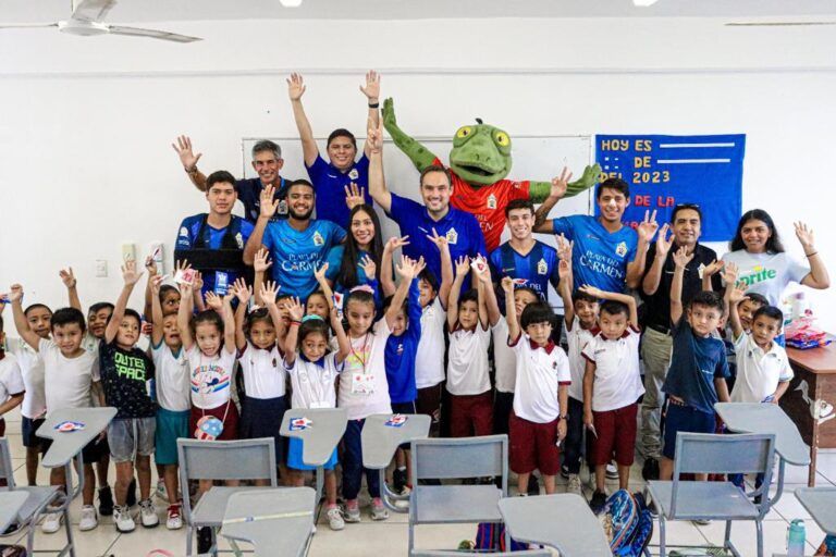 Visita el Inter Playa del Carmen a niñas y niños de la primaria Evaristo Montejo