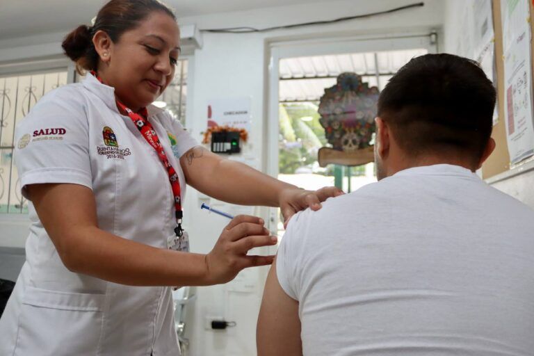 La Dirección de Salud de Puerto Morelos invita a la ciudadanía a vacunarse contra la influenza