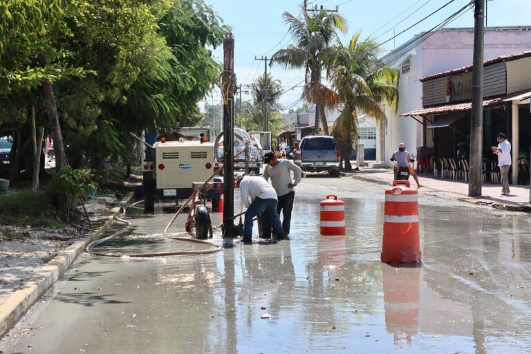 Secretaría de Obras y Servicios Públicos realiza el desazolve y perforación de pozos pluviales