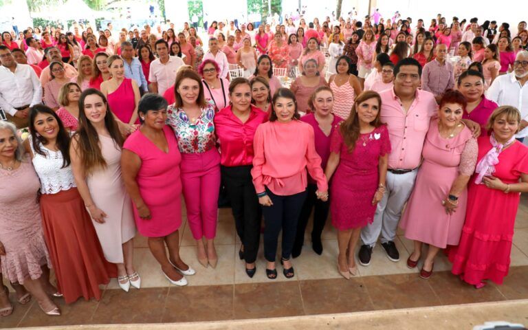 DIF Solidaridad realiza Desayuno Rosa para “continuar dando esa mano amiga a la gente”