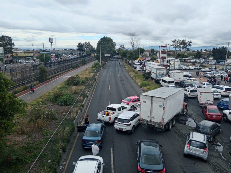 Transportistas del Estado de México bloquean principales vialidades