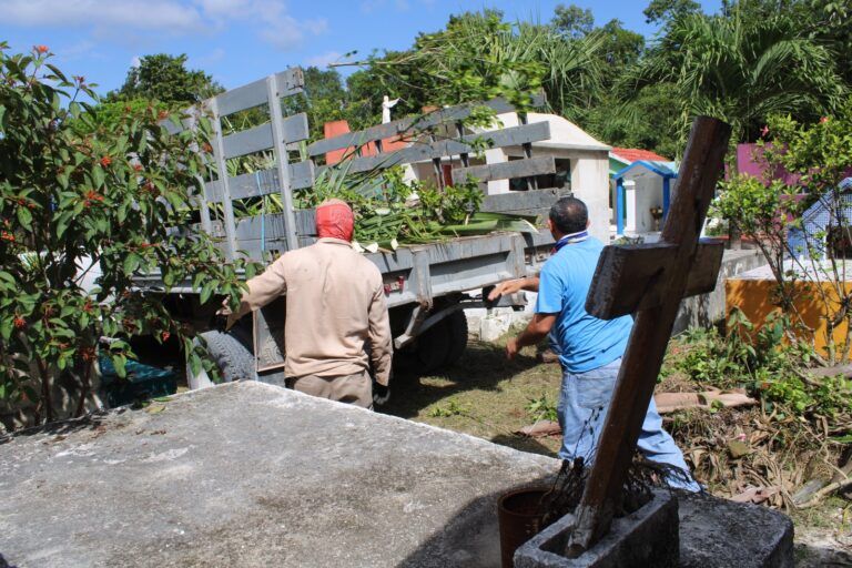 Darán mantenimiento a cementerios de Puerto Morelos por Día de Muertos