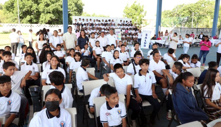 “DIF en tu Escuela” llega a Puerto Aventuras para formar adolescentes conscientes