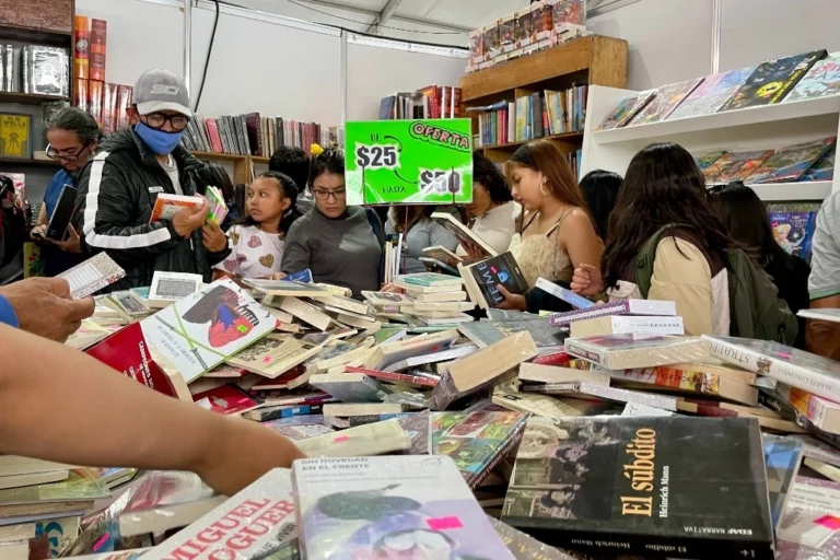 Reportan “muy buen arranque” de la FIL del Zócalo