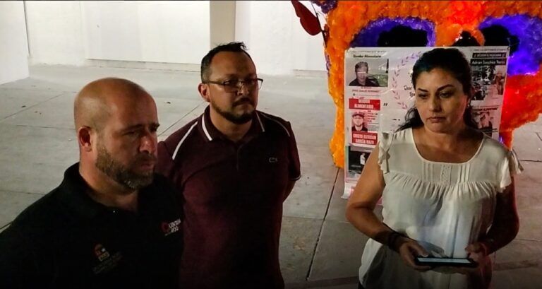 Madres buscadoras acusan de negligencia a la Fiscalía y corren a funcionarios “a huevazos”