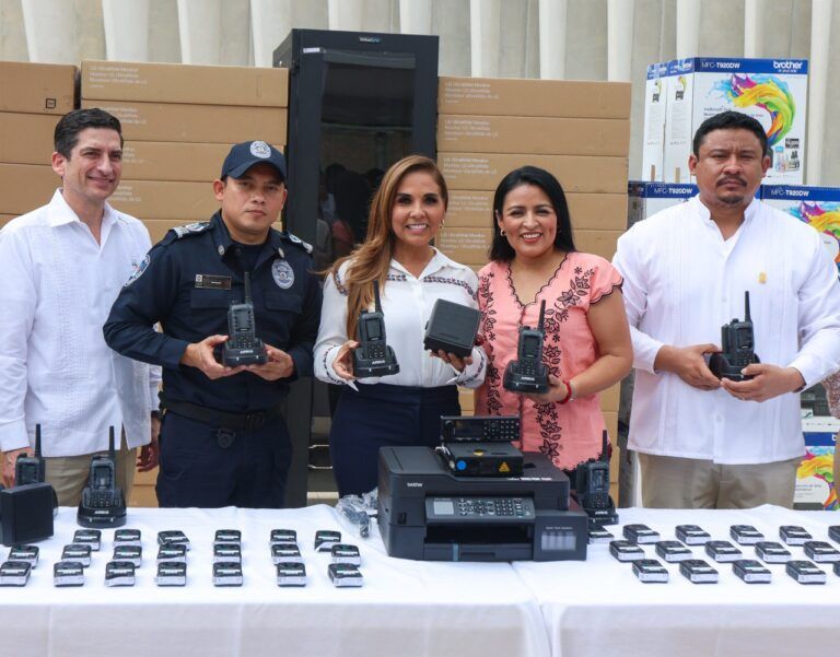 Recibe Blanca Merari una patrulla y equipo que hará más eficiente la labor de Seguridad Pública en Puerto Morelos