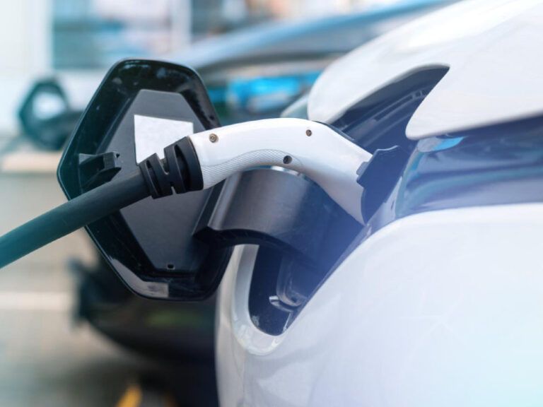Costos y pasos para instalar un cargador para coche eléctrico en una casa mexicana