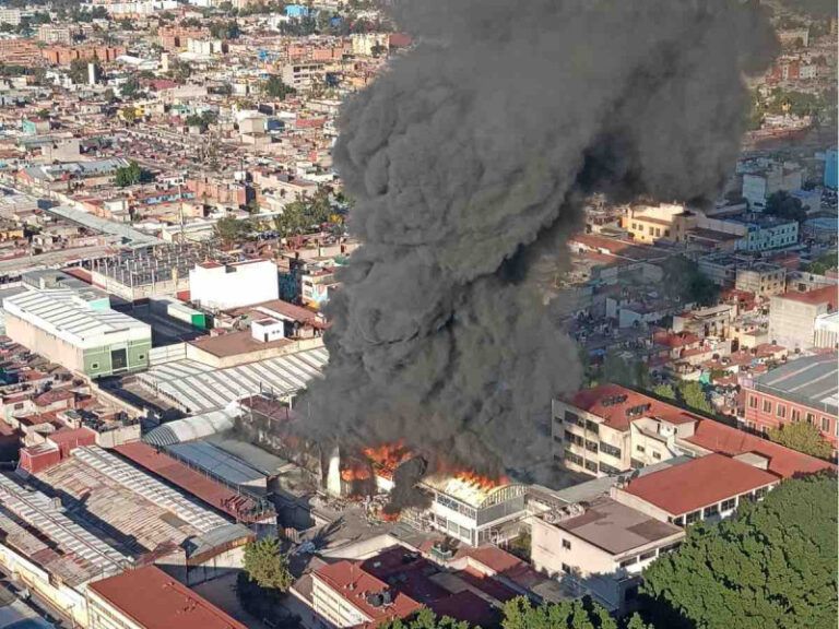 Incendio en el Centro de CDMX duró más de 10 horas activo; 5 bomberos intoxicados