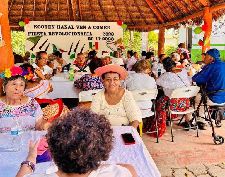 Adultos mayores de Puerto Morelos son agasajados con Fiesta Revolucionaria