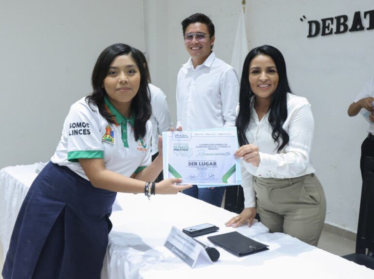 Entrega Blanca Merari reconocimientos a ganadores del Debate Juvenil 2023