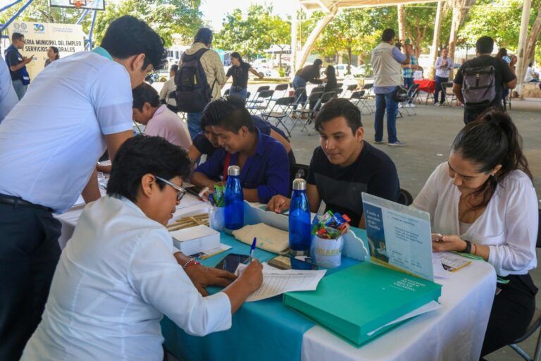 Feria del Empleo acude a Villamar 1