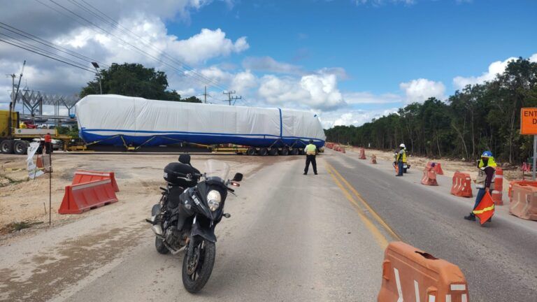 Llegan a Cancún cuatro vagones más del Tren Maya