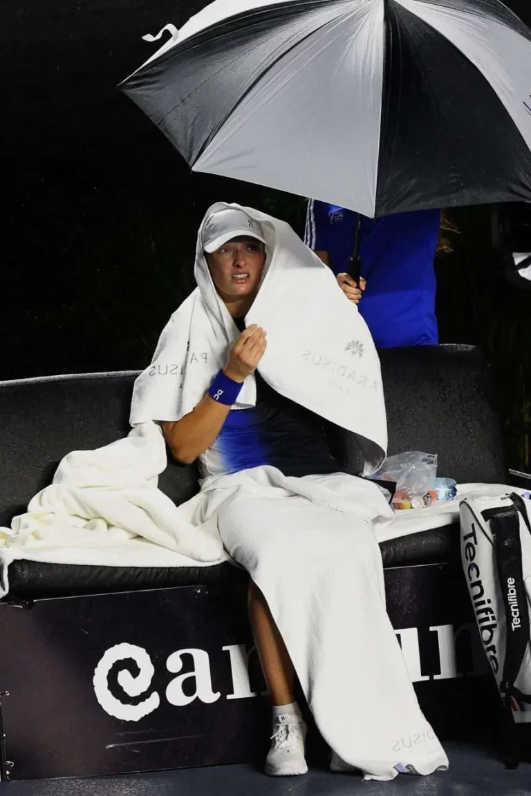 Semifinal Swiatek-Sabalenka en Cancún se jugará el lunes por lluvias