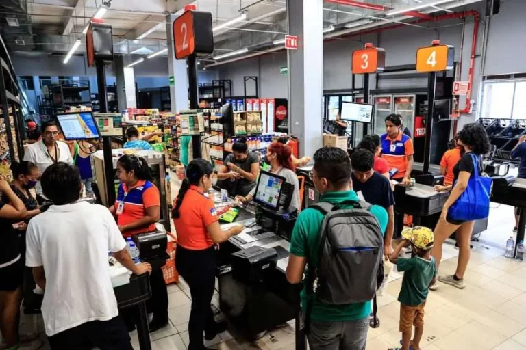 Abren los primeros cuatro supermercados en Acapulco