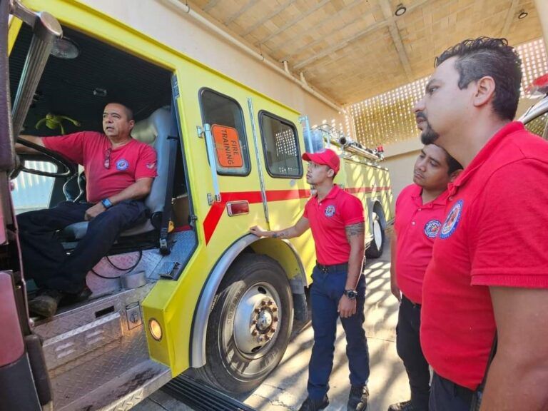 Bomberos de Puerto Morelos reciben capacitación constante