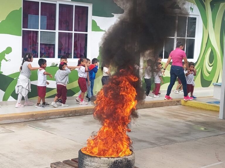 Realizan simulacro de incendio en Jardín de Niños “Tereza Magaña”, en Puerto Morelos