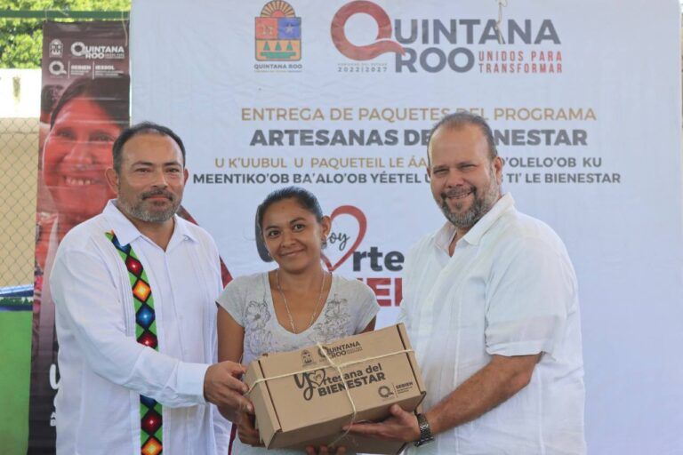 Urdidoras y bordadoras de Leona Vicario reciben paquetes del programa “Yo soy Artesana del Bienestar”