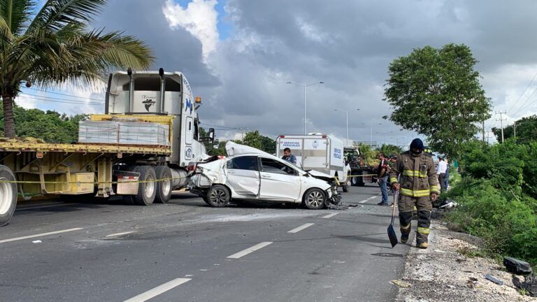 Accidente en carretera Playa del Carmen-Cancún deja un muerto