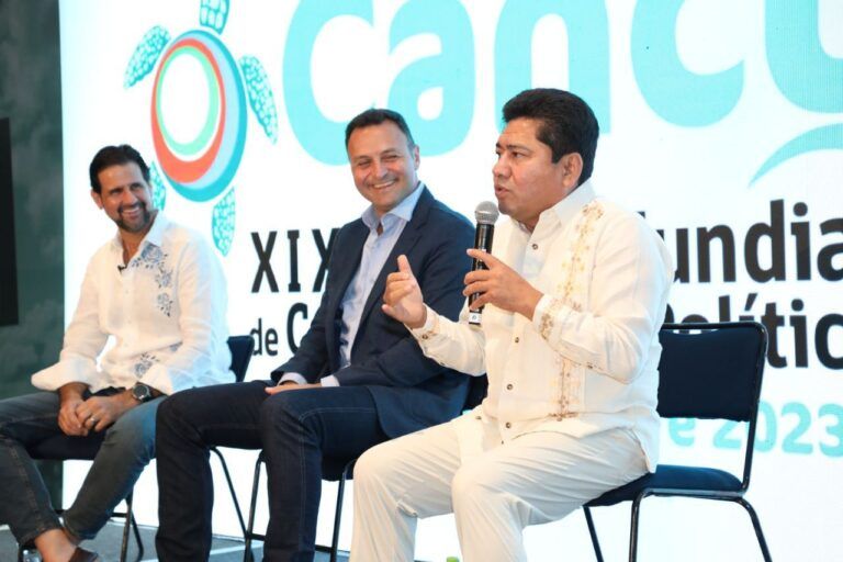 Panel de expertos en la Cumbre Mundial de Comunicación Política