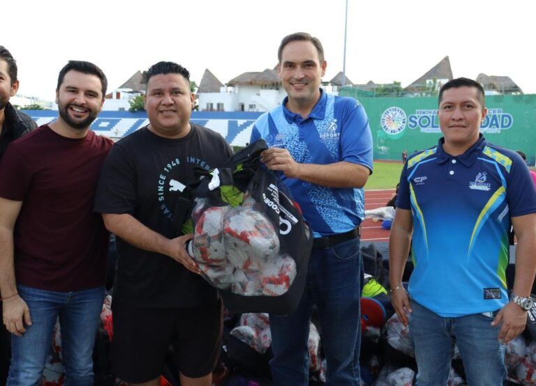 Entrenadores deportivos solidarenses reciben material deportivo de la CODEQ