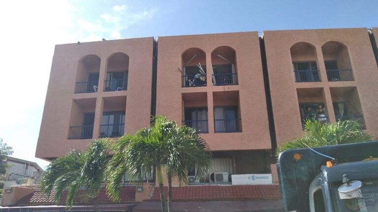 Reportan explosión en departamento de la Zona Hotelera