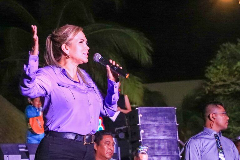 Lili Campos invita a recibir el 2024 en el Portal Maya