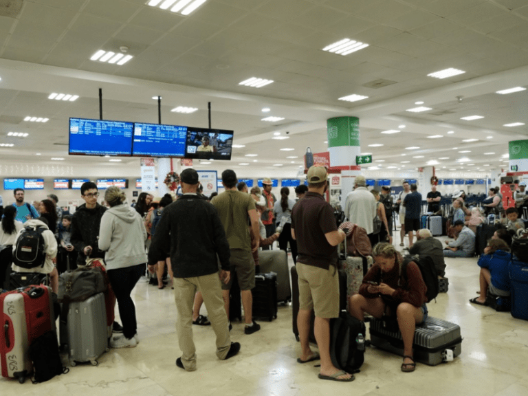 Aeropuerto de Cancún se mantiene arriba de los 600 vuelos