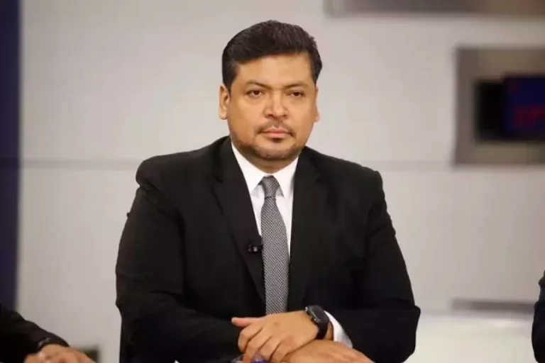 Orozco deja la gubernatura para permitir regreso de Samuel