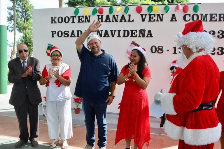 Adultos mayores del DIF Puerto Morelos disfrutan de la Posada Navideña 2023