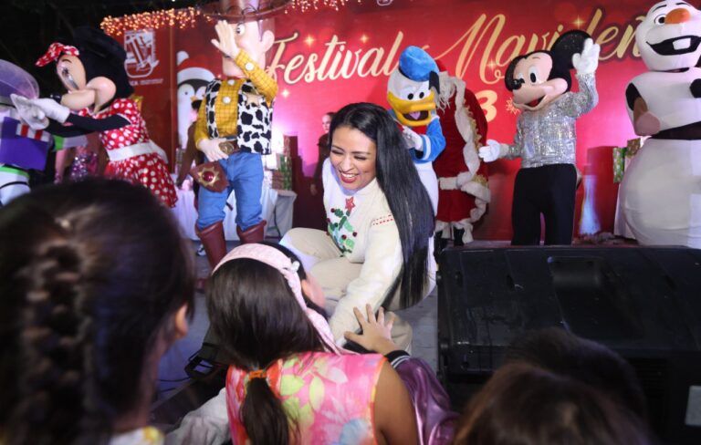 Habitantes de Puerto Morelos disfrutan gran Festival Navideño 2023