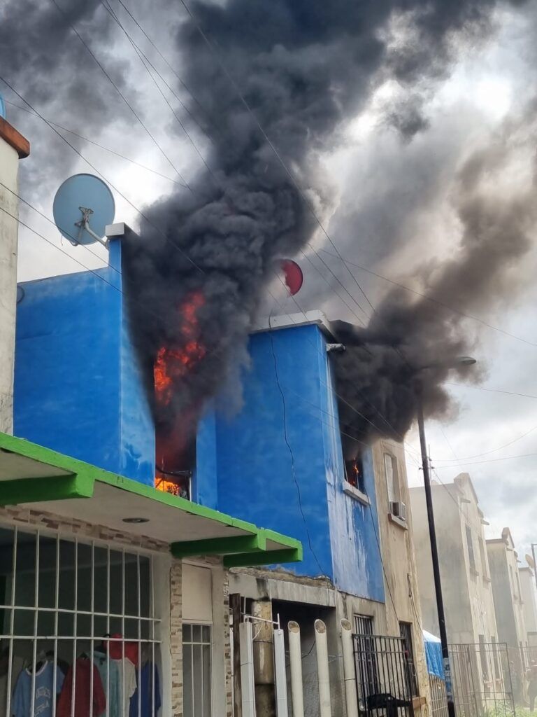 Rescatan a menor de un incendio en la SM 259