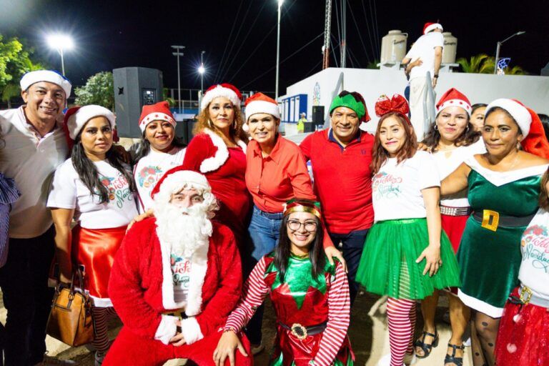 Se enciende la navidad en Puerto Aventuras