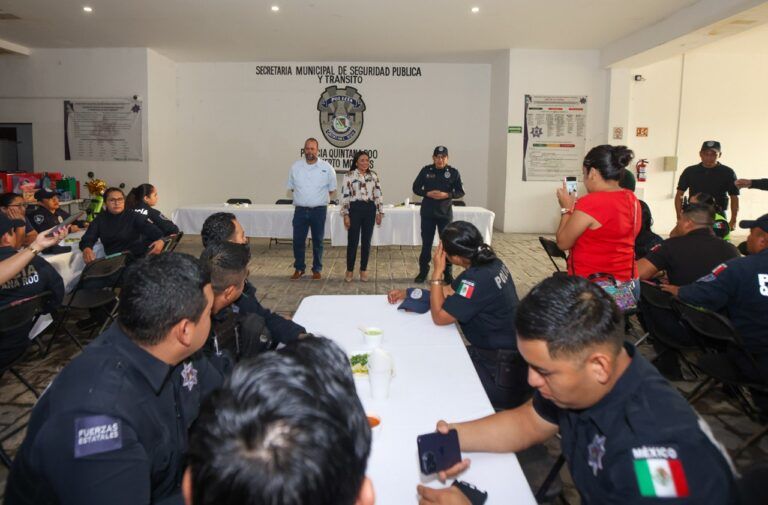 Blanca Merari hace un reconocimiento a los policías de Puerto Morelos