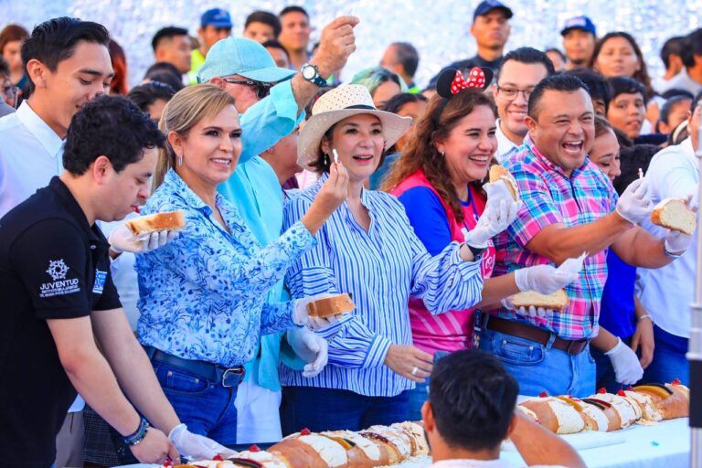 Celebra Lili Campos la tradición del Día de Reyes partiendo un rosca de 370 metros