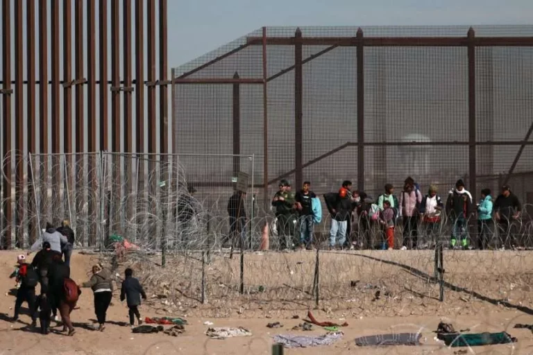 Disputa entre Texas y Gobierno de EEUU pone en riesgo a migrantes en la frontera