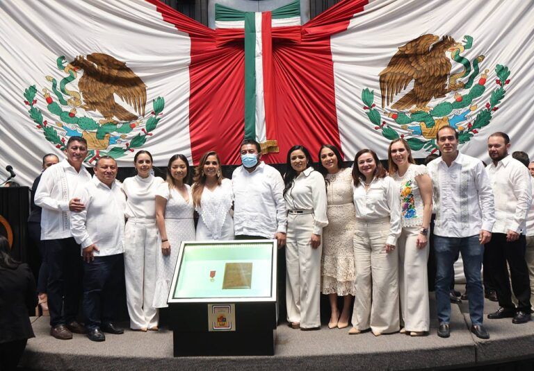 Blanca Merari, presente en la conmemoración del 49 Aniversario de la promulgación de la Constitución Política de Quintana Roo