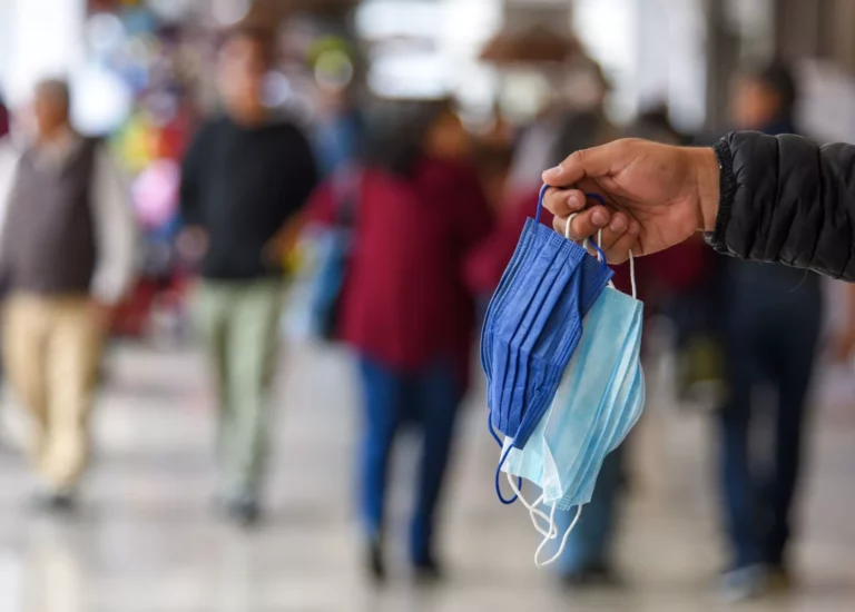 UNAM, IPN y escuelas de Edomex recomiendan retomar el uso de cubrebocas