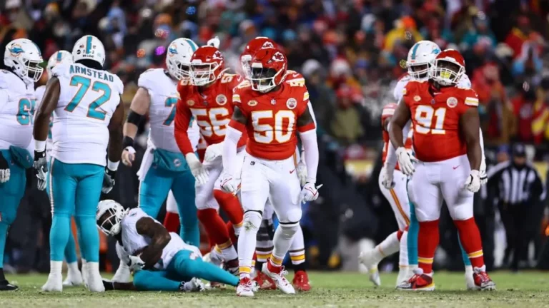 NFL: Chiefs eliminan a Dolphins 26-7 y llegan a la divisional