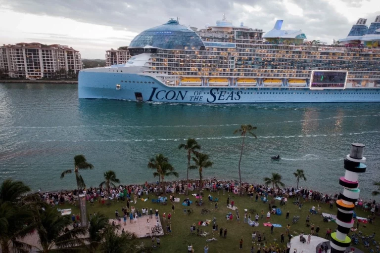 Zarpa el “Icon of the Seas”, el crucero más grande del mundo